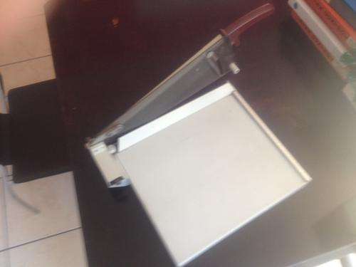 Ideal-Werk, D'7460 Belingen 1, Germany Guillotine